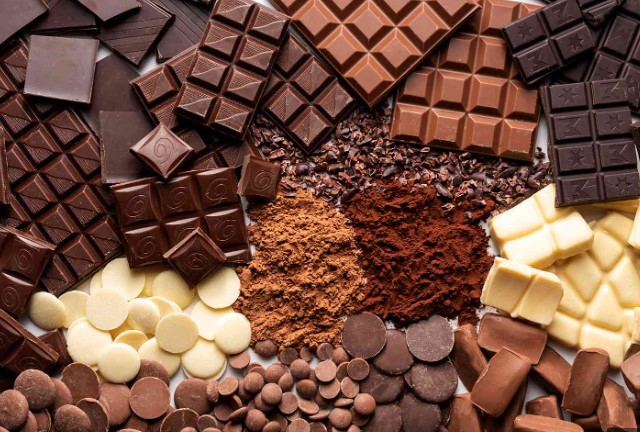 انواع مختلف شکلات و پودر کاکائو
