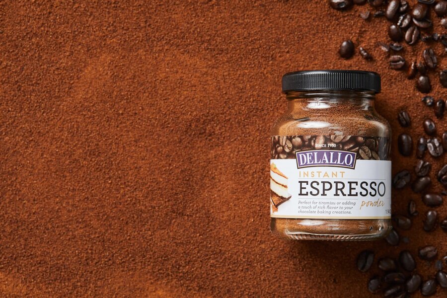 اسپرسو فوری دلالو روی پودر قهوه